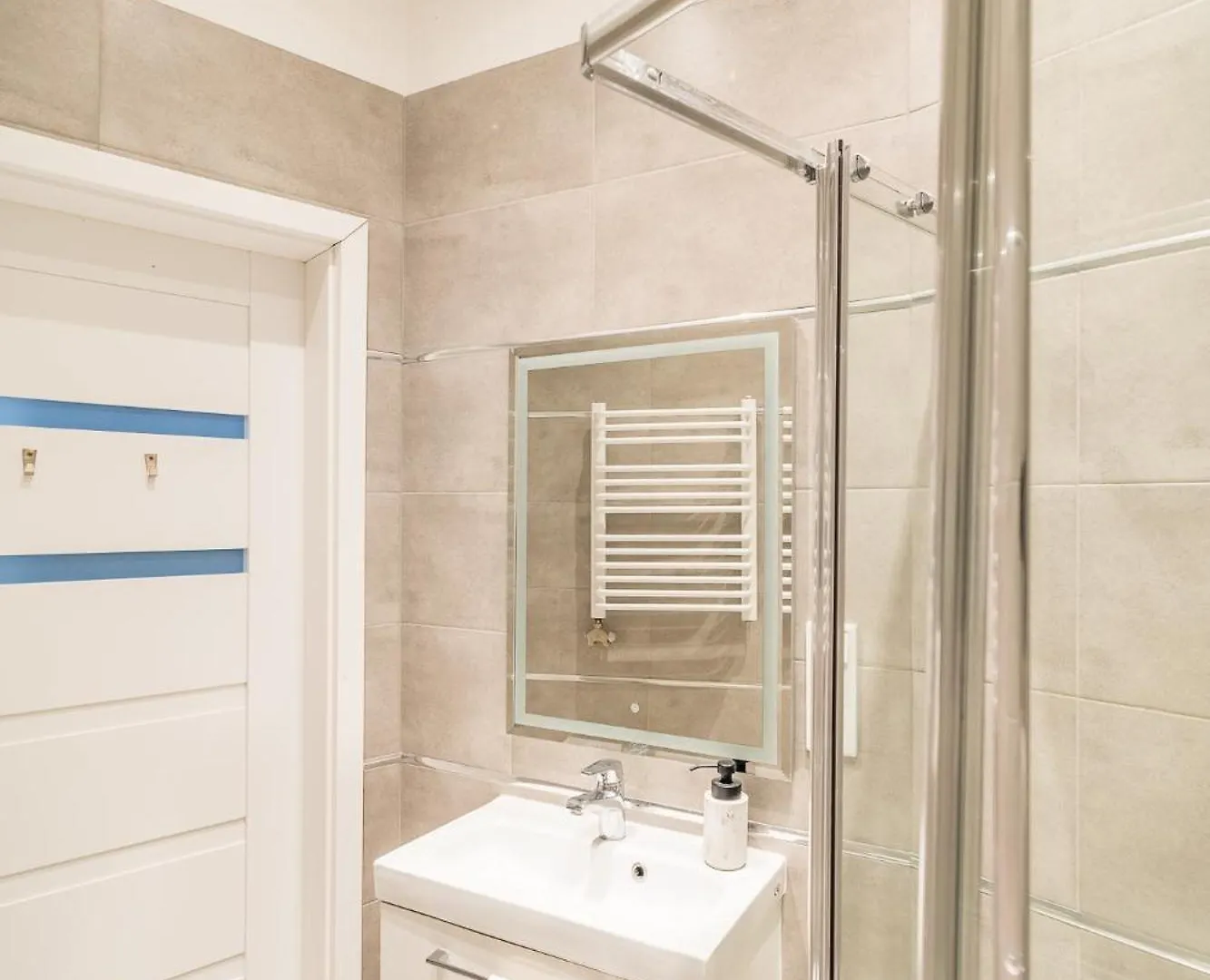 Starowislna Apartment - Balcony, Top Location - By Rentujemy Krakow 0*,  Poland